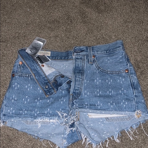 Denim levi’s with cute design! - Picture 2 of 2